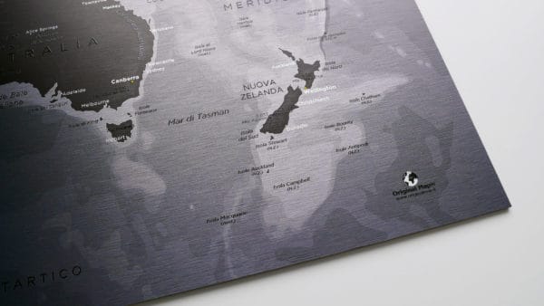 Mappa-del-mondo-metallico